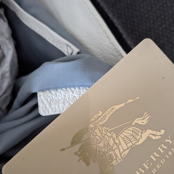 Authentic Burberry nylon beat check shoulder bag with leather trimmings. - Picture 5 of 7